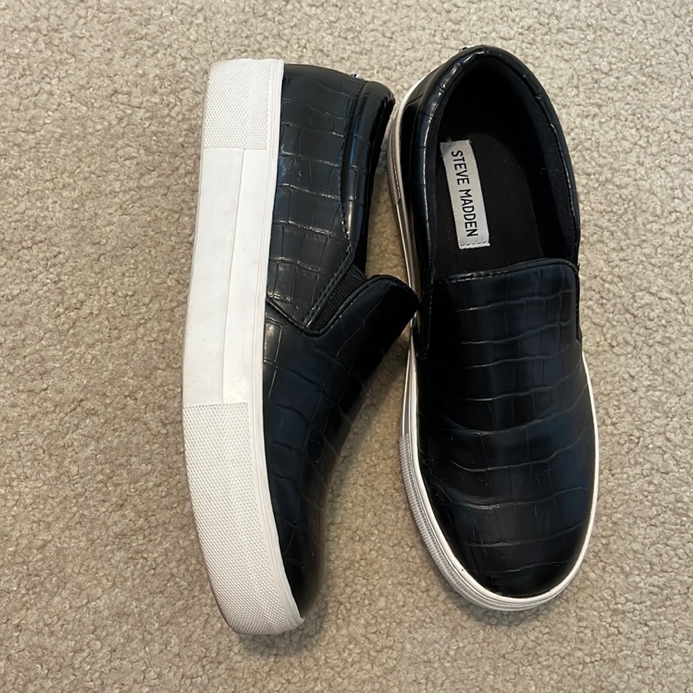Steve Madden slip on shoes